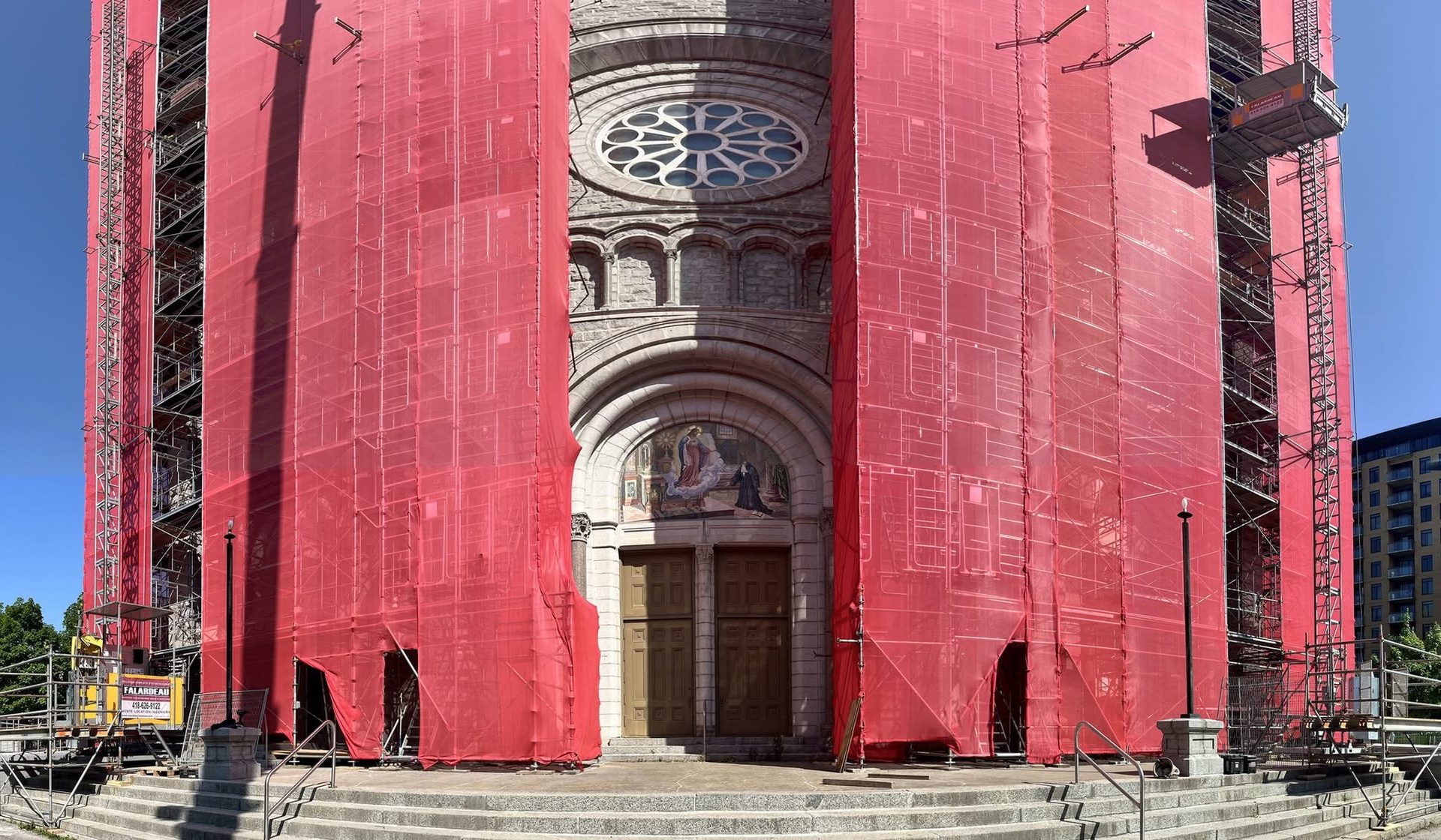 Échafaudage Falardeau — Église du Très-Saint-Sacrement · Québec